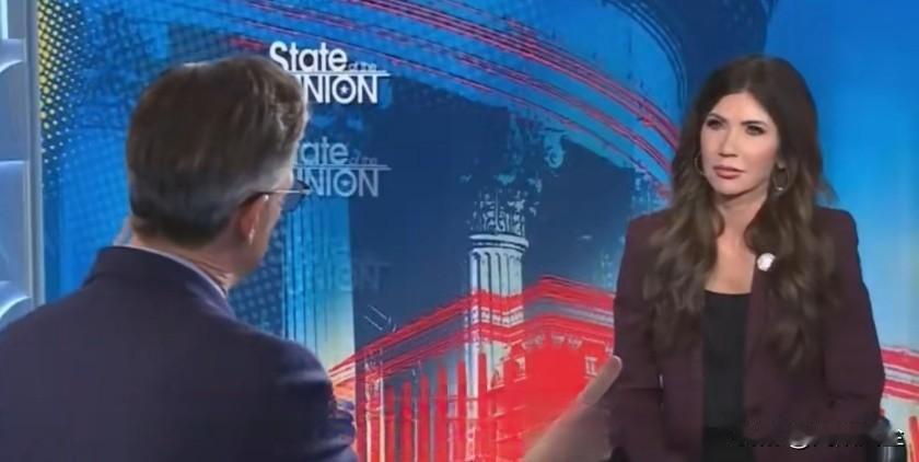 CNN主持人杰克·塔珀向国土安全部部长克里斯蒂·诺姆播放1月6日在国会山警官遭到