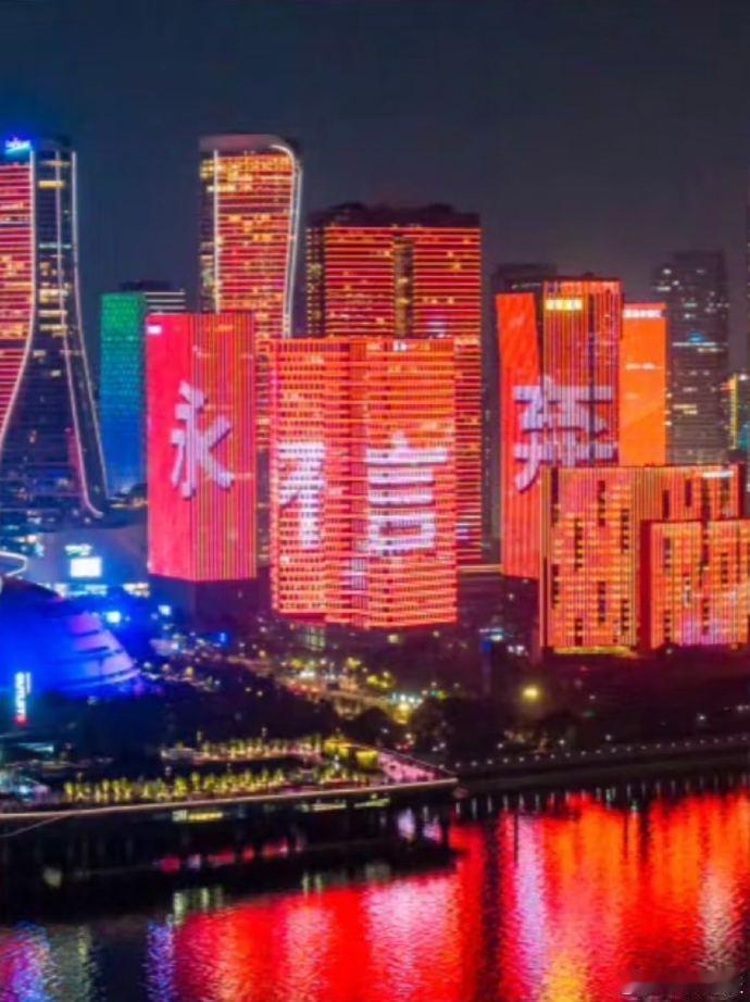 今晚国足赛事现场观众数破纪录杭州红色氛围已经拉满了国足在赛场上的每一次进攻，都是