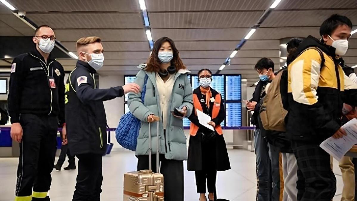 《还让孩子出国吗？美国处处设限，国内企业招录趋于谨慎，遭美方片面贴上 “间谍” 