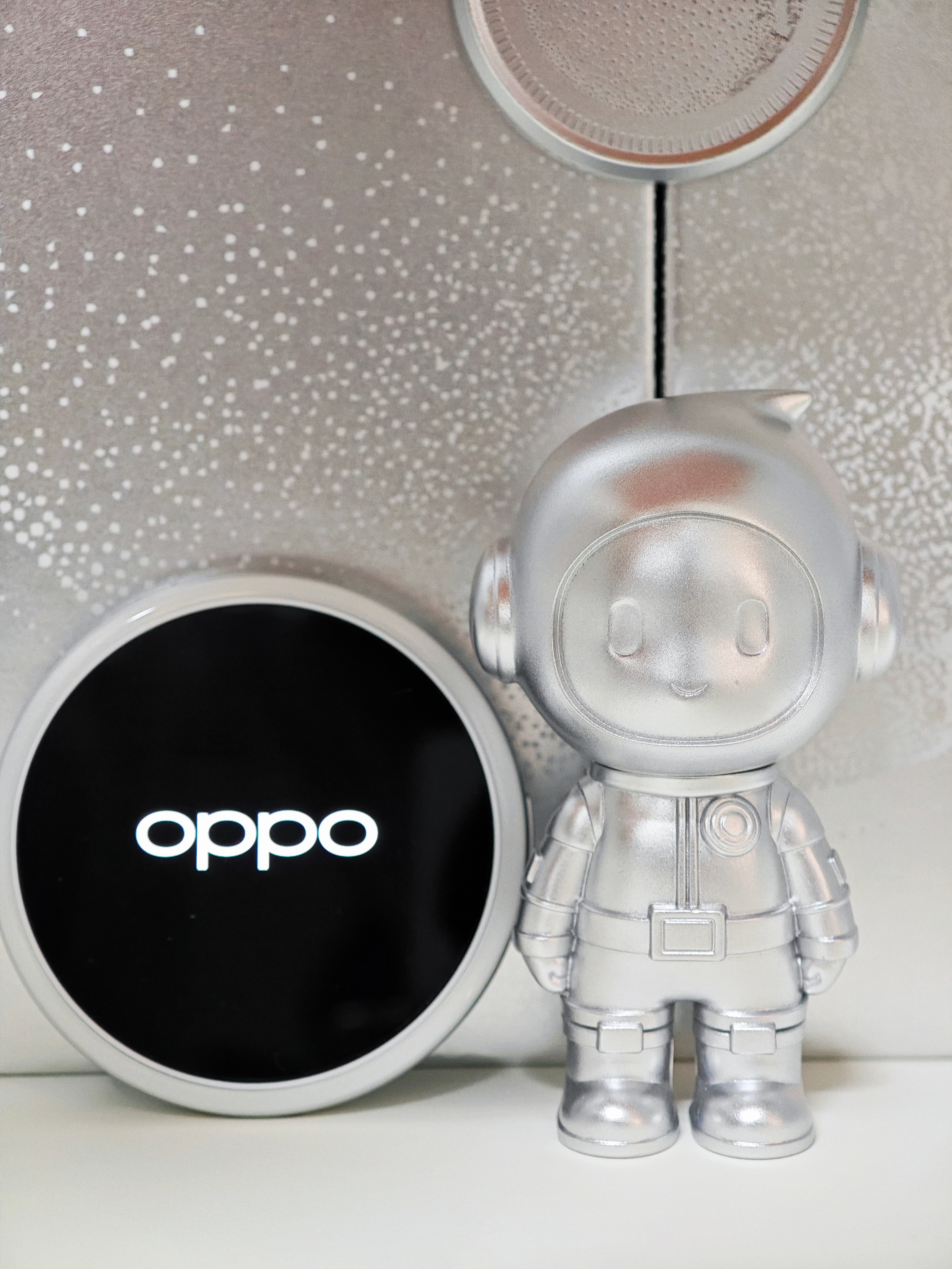 OPPO && 一加中秋礼盒，小欧手办和OPPO Bubble。[馋嘴][馋嘴]