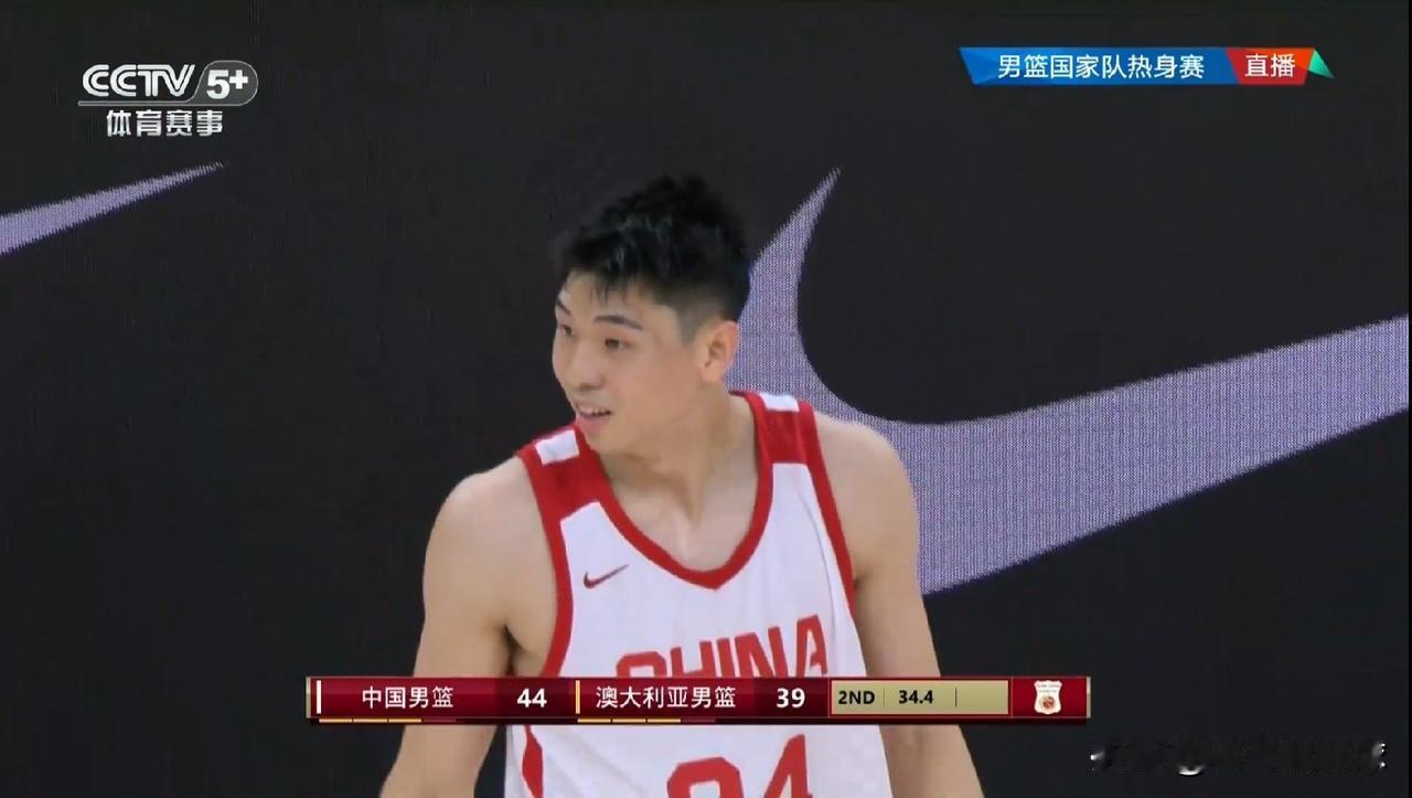 中国男篮大将崔永熙真是太出彩了！在今天进行的中国男篮和澳大利亚男篮的热身赛中，目