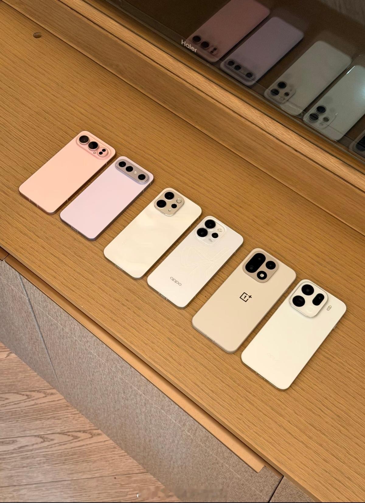 高情商：好的设计都是心有灵犀低情商：抄的 iPhone 新机来了