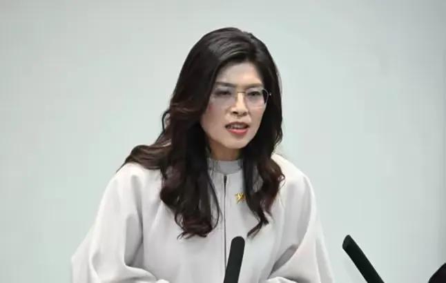 中国国民党主席郑丽文正式宣布了。

谁能想到，一桶普通食用油，直接把台湾食品安全