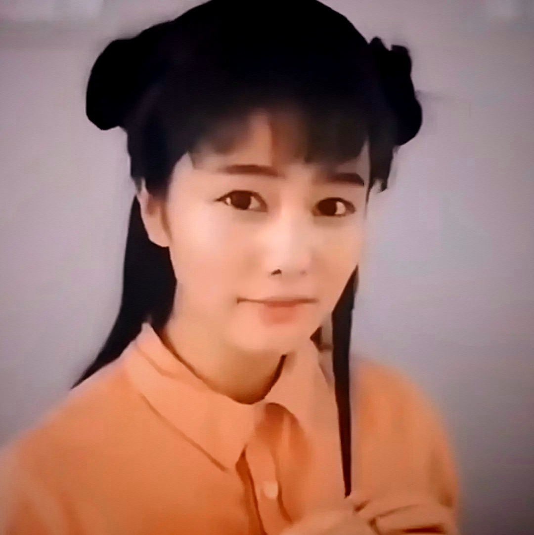 早期的白鹿纯纯就是一个路人，还好背后后贵人相助，不然定是火不了 