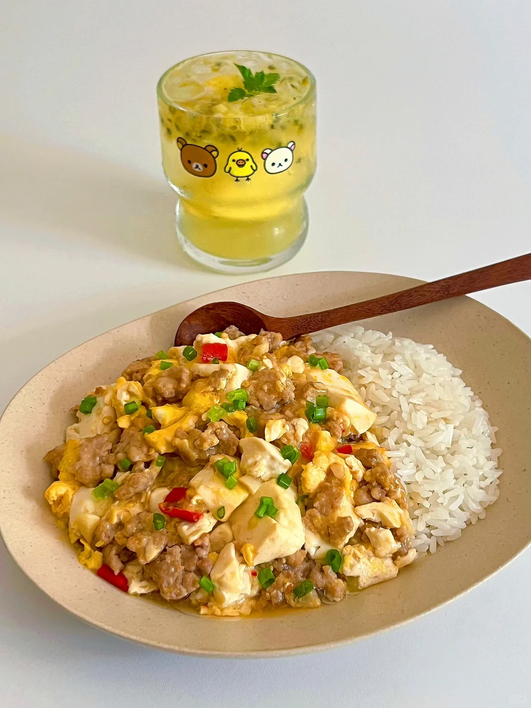 肉末豆腐抱蛋盖饭🍛凤梨百香果无糖汽水🍍