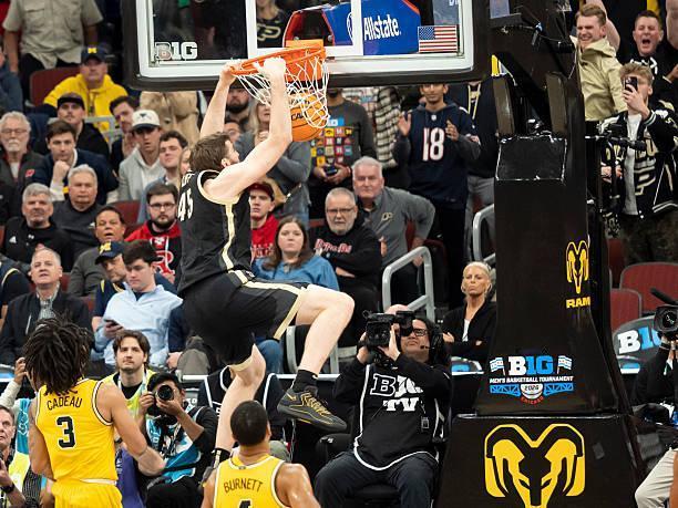 全美第18号种子普渡大学以80比72战胜了主场作战的全美第3号种子密歇根大学。普