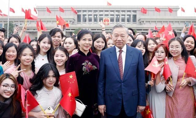 成了， 俄罗斯 答应中国
北京时间4月14日，俄罗斯外长 拉夫罗夫 终于见到了中