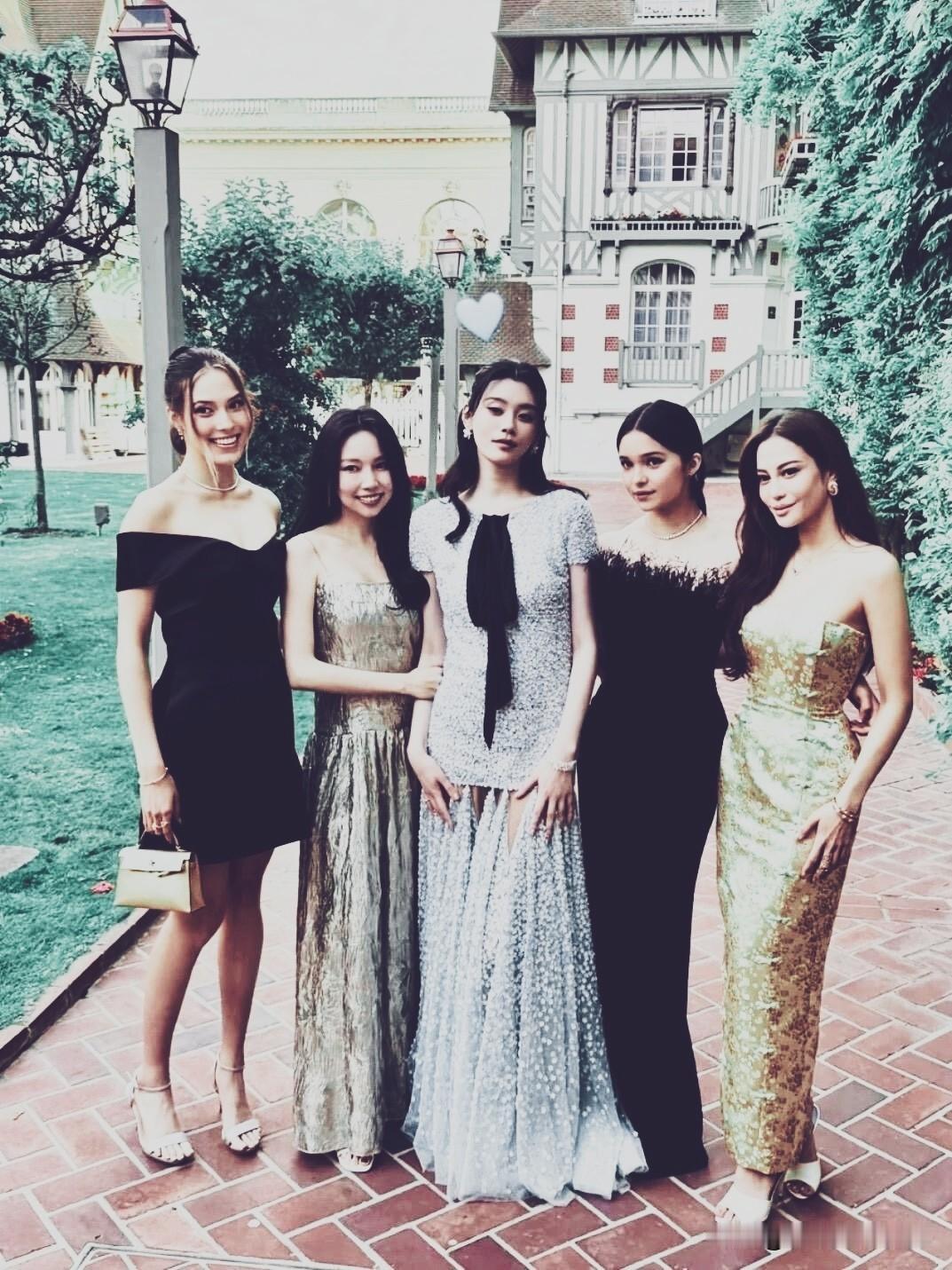 优秀女孩们的神仙友谊👭，美好又动人～

见证幸福时刻，真心祝福奚梦瑶！也被谷爱
