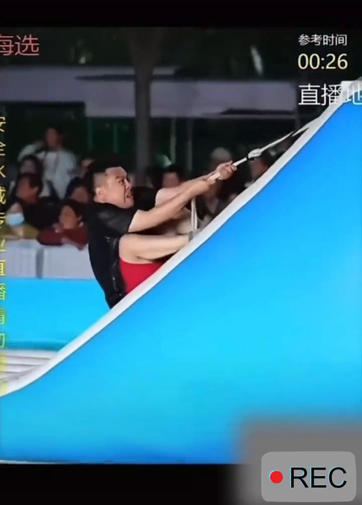 这大哥火了。
记得点赞关注哦。