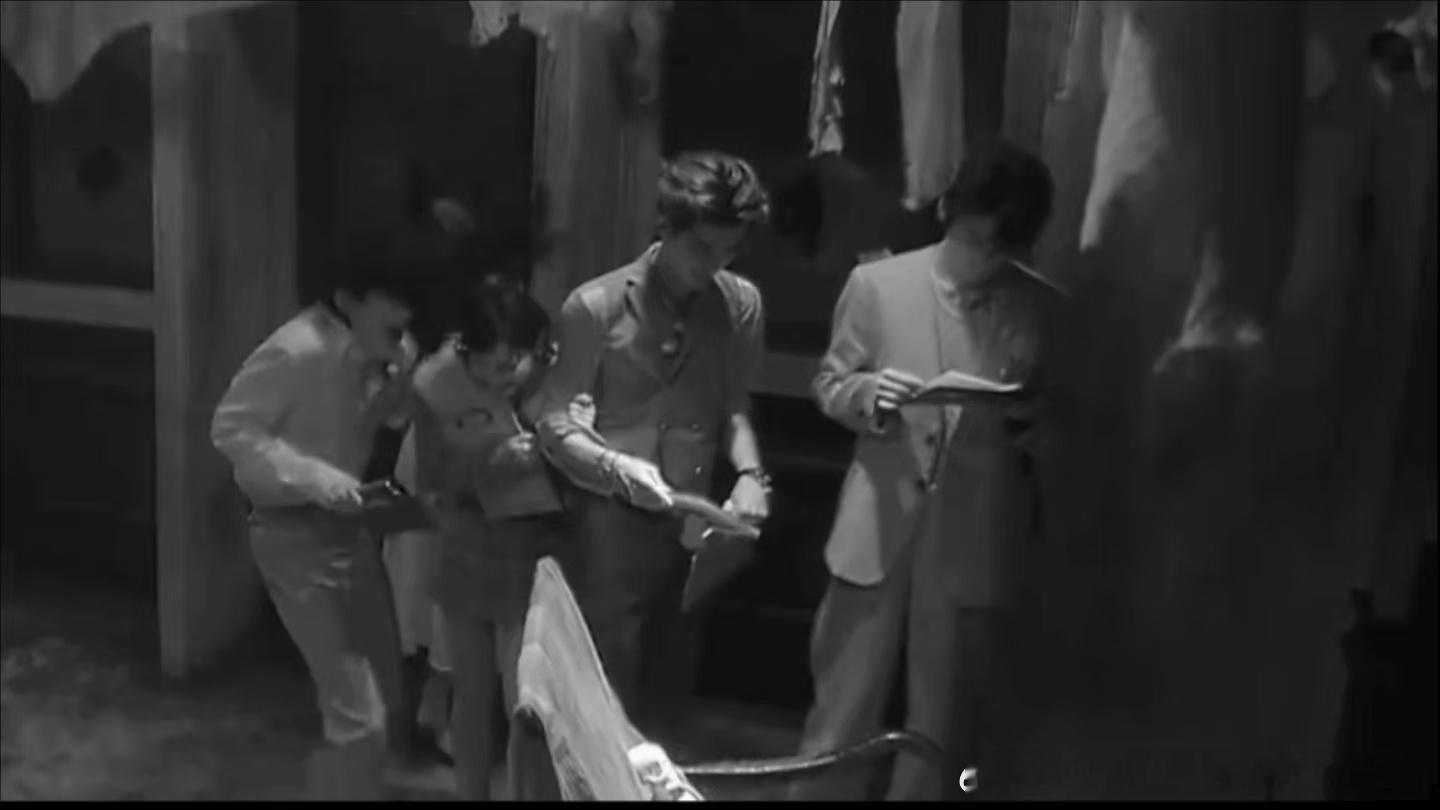 丁程鑫吓出颤音丁程鑫被吓到叫妈妈开始推理吧本期推理关卡氛围压抑，意外状况接连发生