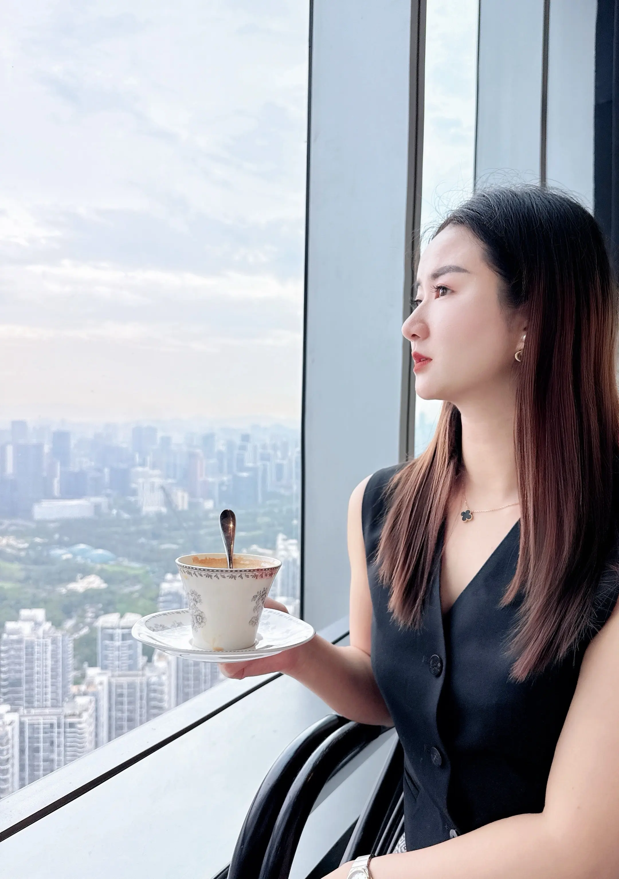 🥂🥂  当真正我住在72层的海景房里  我根本不在乎你有没有回复我...