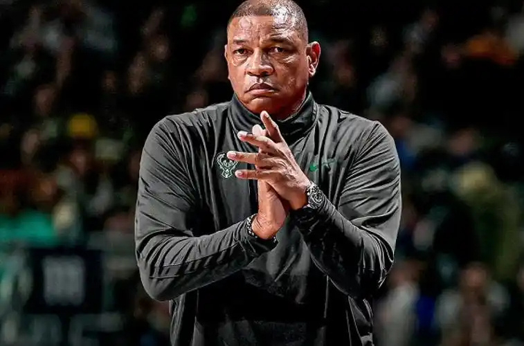 #里弗斯卸任雄鹿主帅# 根据知名记者Shams报道，刚刚入选2026年名人堂的N