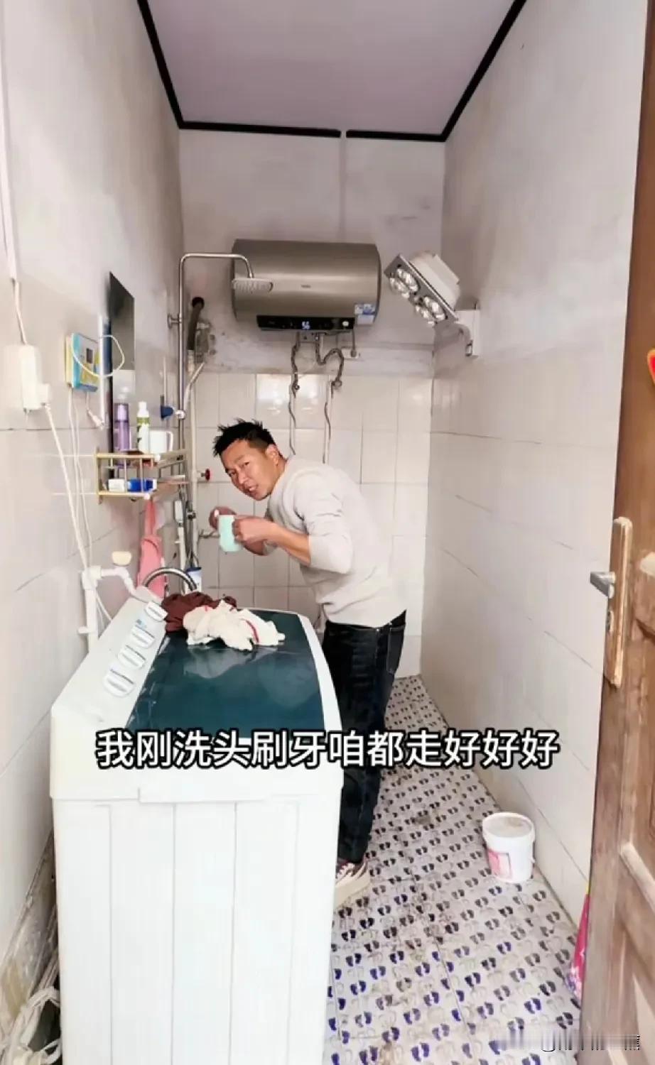回国三个月了，老表终于刷牙了，也洗头了，但是还没有洗过澡，改变该不算彻底[灵光一