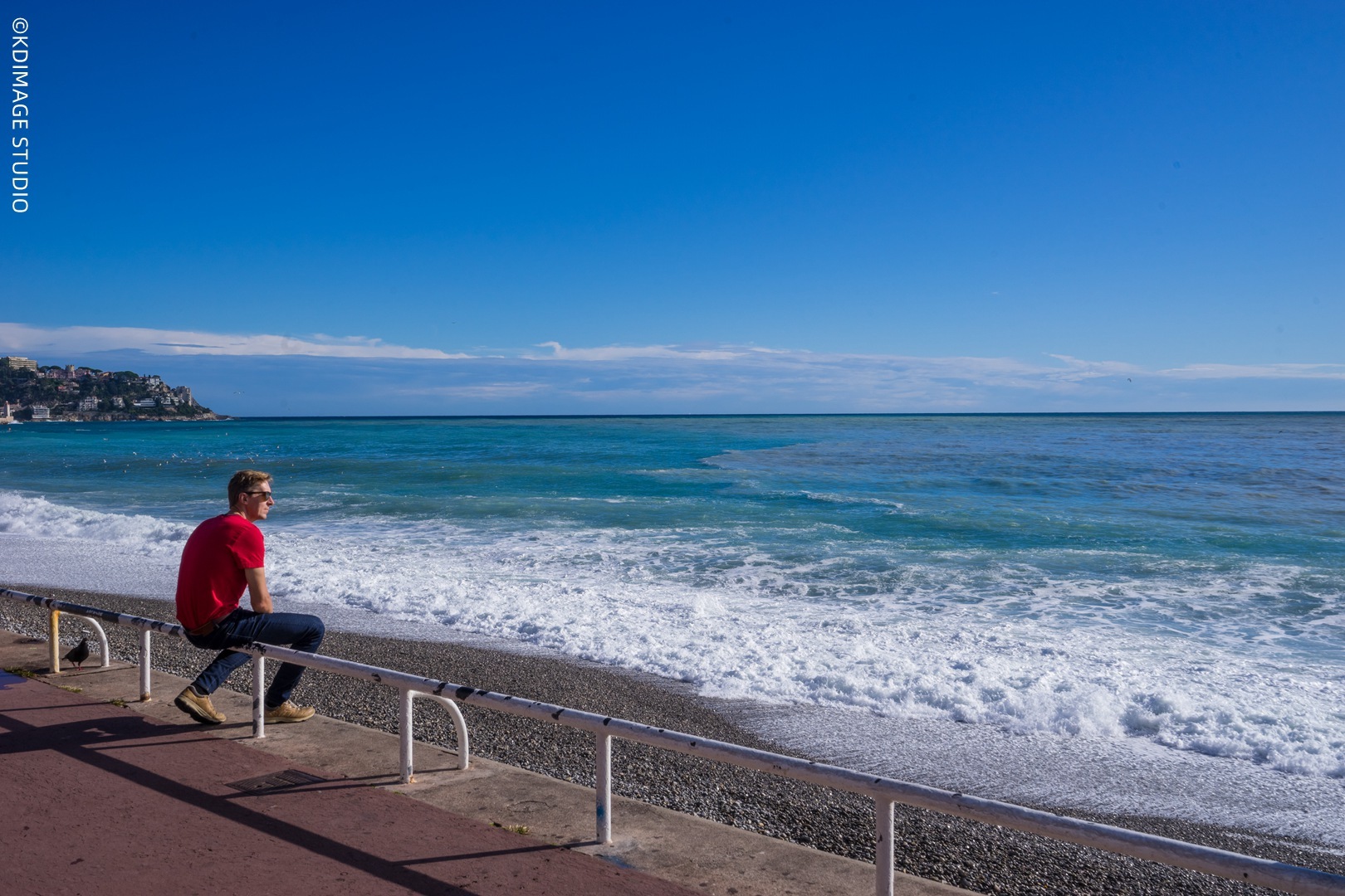 给自己一场独自的旅行，去赴一场与海的约会！ 不必言语，只需将心事交付给潮汐，让海