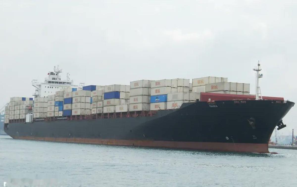 4月20日，全球航运圈和国际政坛同时被一则重磅消息震碎了宁静。

一艘刚从中国珠