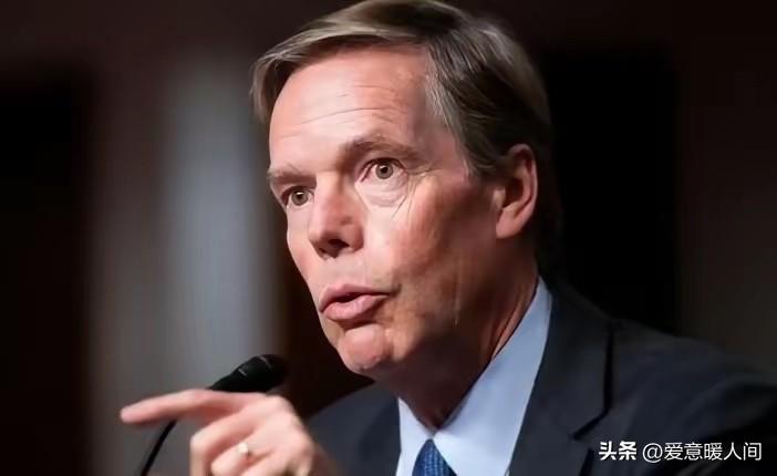 已经回到美国并卸任的美国驻华大使伯恩斯发文说，中国面临一个根本性的问题，他们声称