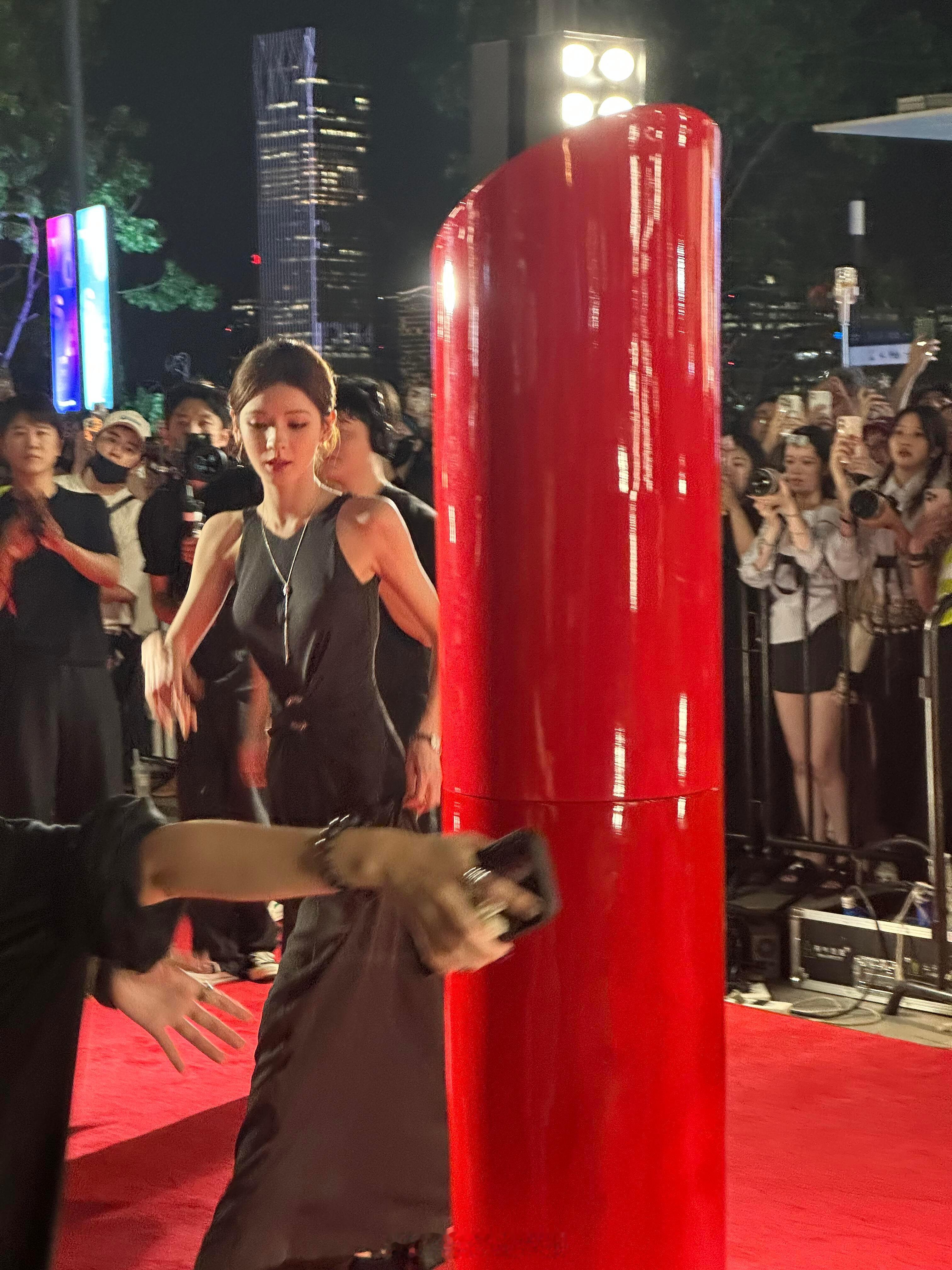 好美啊予曦姐张予曦上海线下活动张予曦纯黑长裙 ​​​