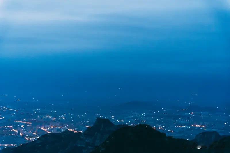 泰安有哪些地方风景好又好玩呢? 泰安好玩的地方可太多了！首推泰山，它有“五岳之首