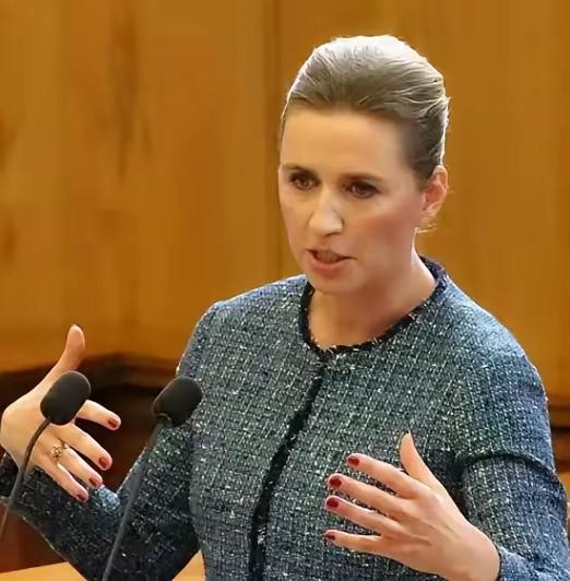 丹麦不想失去格兰陵岛，找英国不行，德国不行，找欧盟也不行，北约也不行，只有找法国