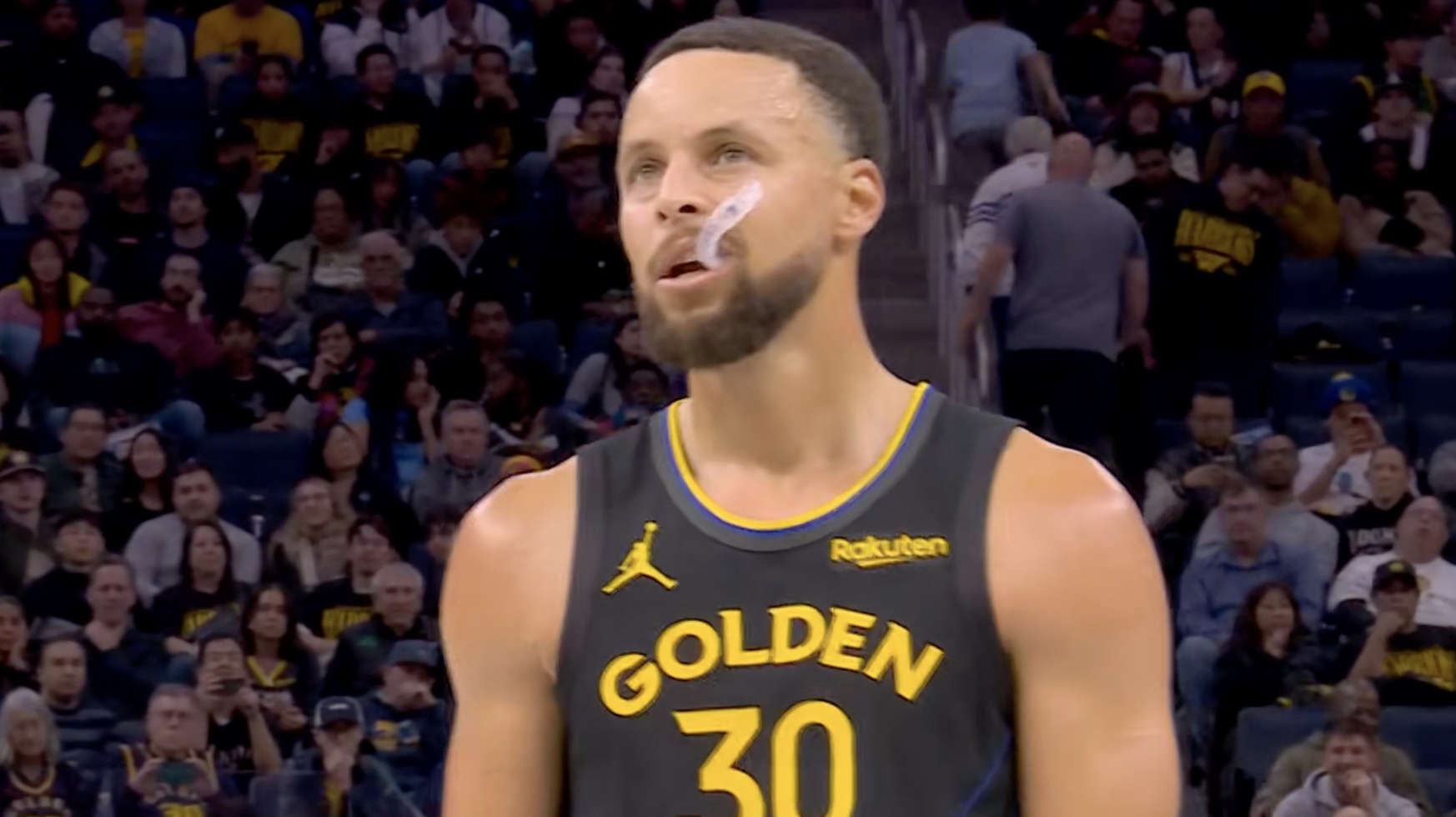 库里尽力了，队友CBA，你说他不行，你行你上啊 