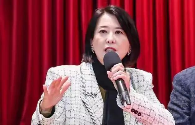 不知王鸿微那根神经出了问题，变成这般大放厥词的泼妇？
妄称；如果大陆军机再绕台，