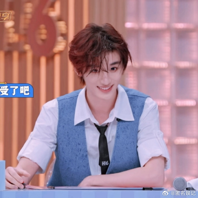 丁程鑫你好星期六你好星期六每一次舞台都全力以赴，湿发跳舞也能成经典名场面，专业又