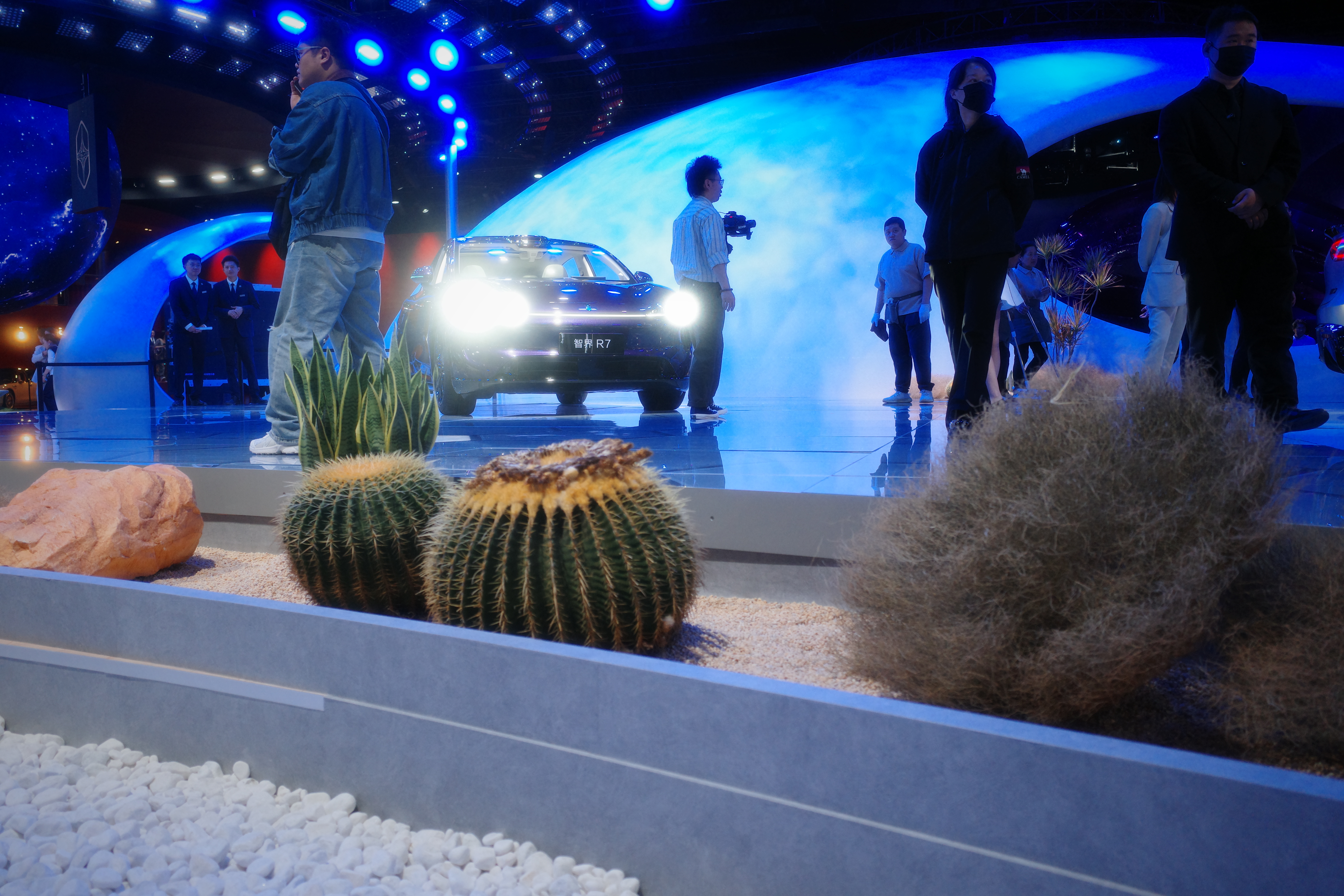 整个2026北京车展 植被最多的品牌。给鸿蒙智行这个展台设计师点赞。爽爽侃车