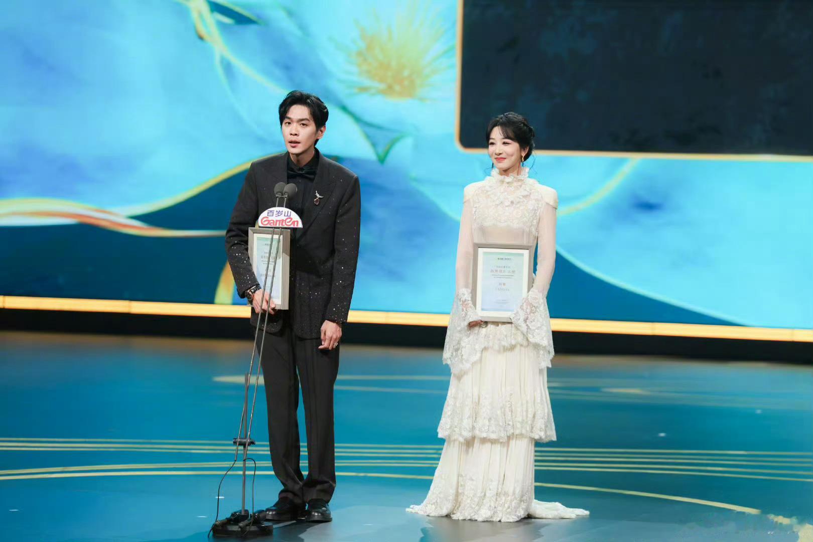 杨紫张若昀 内娱鸡排哥那我等个🐧星光大赏的顶峰再见[送花花] ​​​