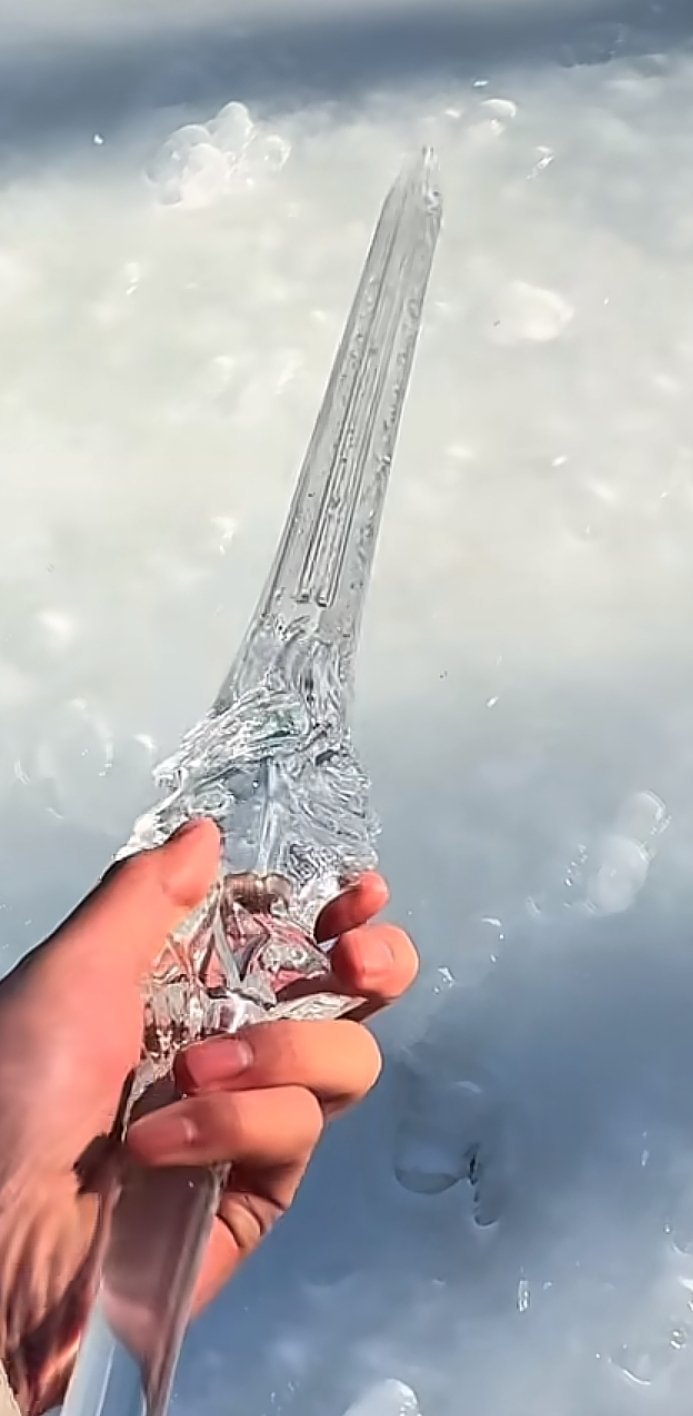 用你最高文化水平给这把剑起一个吊炸天的名字 