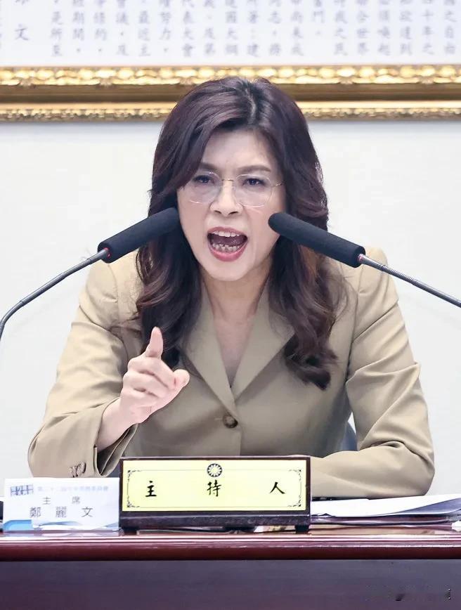 今日头条上频繁出现一些断章取义、恶意抹黑郑丽文的视频文章，大家可千万别被带了节奏