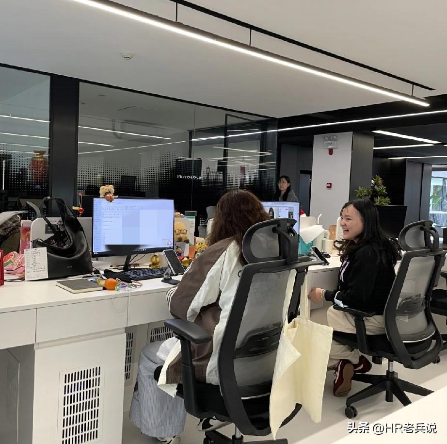 河北分公司客服二部的一名新员工提离职了，打离职申请时，在离职原因一栏写的是“活太