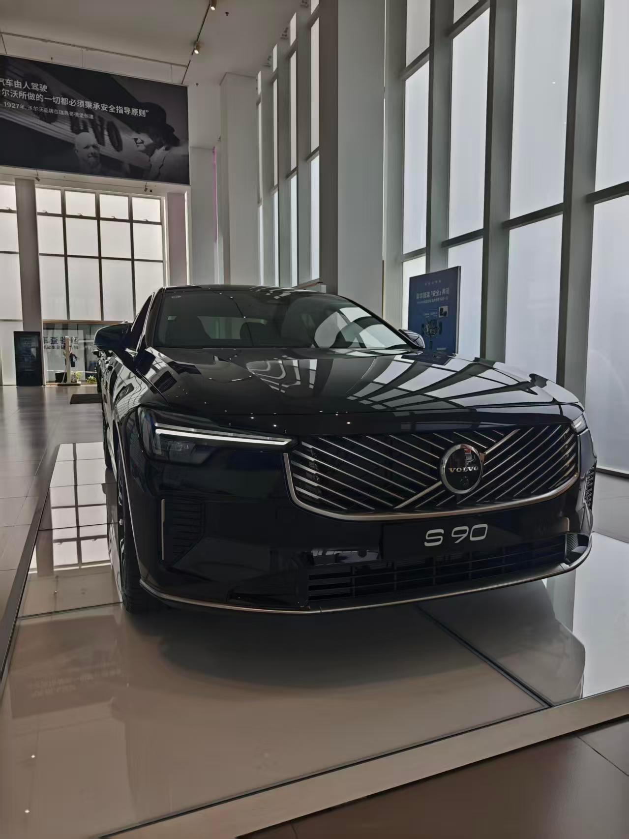 动力和油耗的反差感很强，性能十足但用电驱动时又安静省钱，能满足不同的驾驶心情，这