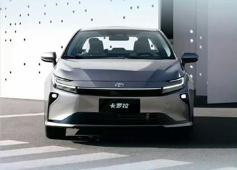 中期改款卡罗拉上市，1.8L双擎9.9万起。全系标配Toyota Pilot辅助