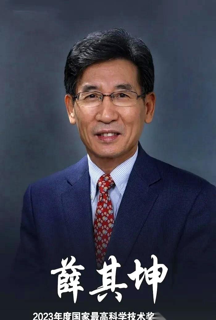 薛其坤院士和他的几十人大型团队在2013年把量子反常霍尔效应在实验室里做了出来。
