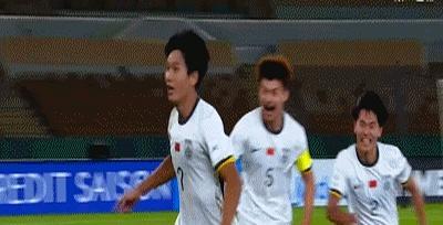 3比0！U23国足杀进决赛
 
吉达凌晨，哨声一响，越南队就抢得凶，结果没撑过半