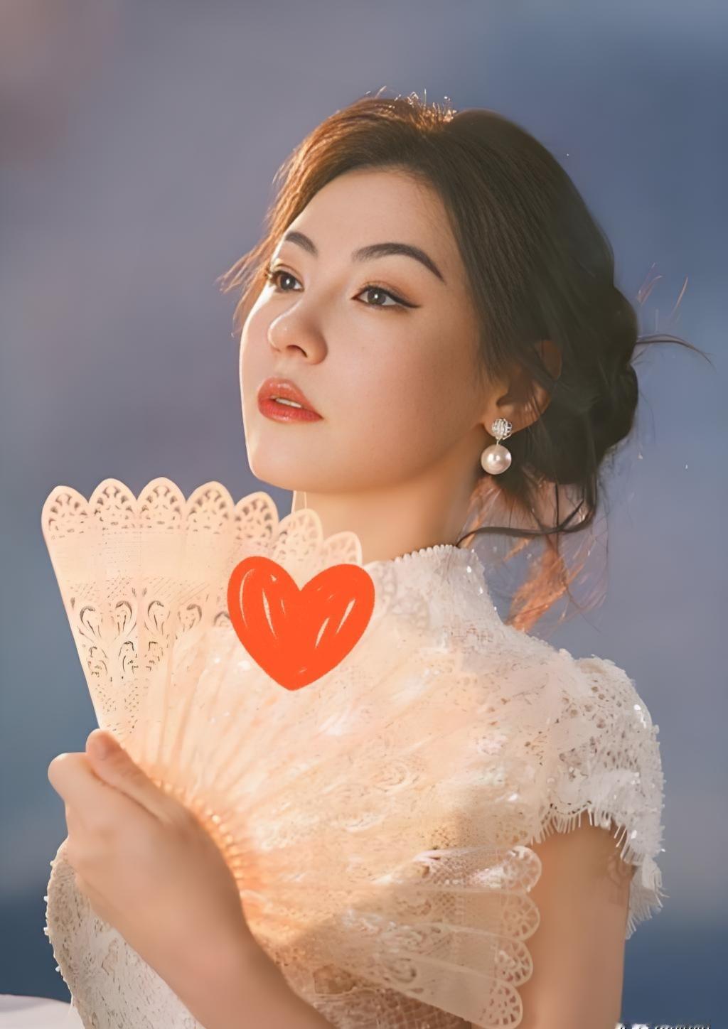 张柏芝自称八成付出给娃，两成留自己。
这数据一出，我直接愣了。
这到底是智慧，还