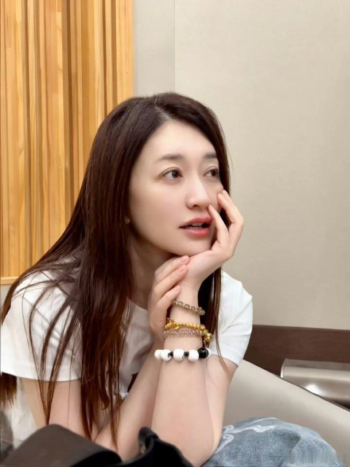 李小冉青春芒果夜彩排照这波同框真的意外之喜，一下子回到追浪姐的时光，十分期待她们