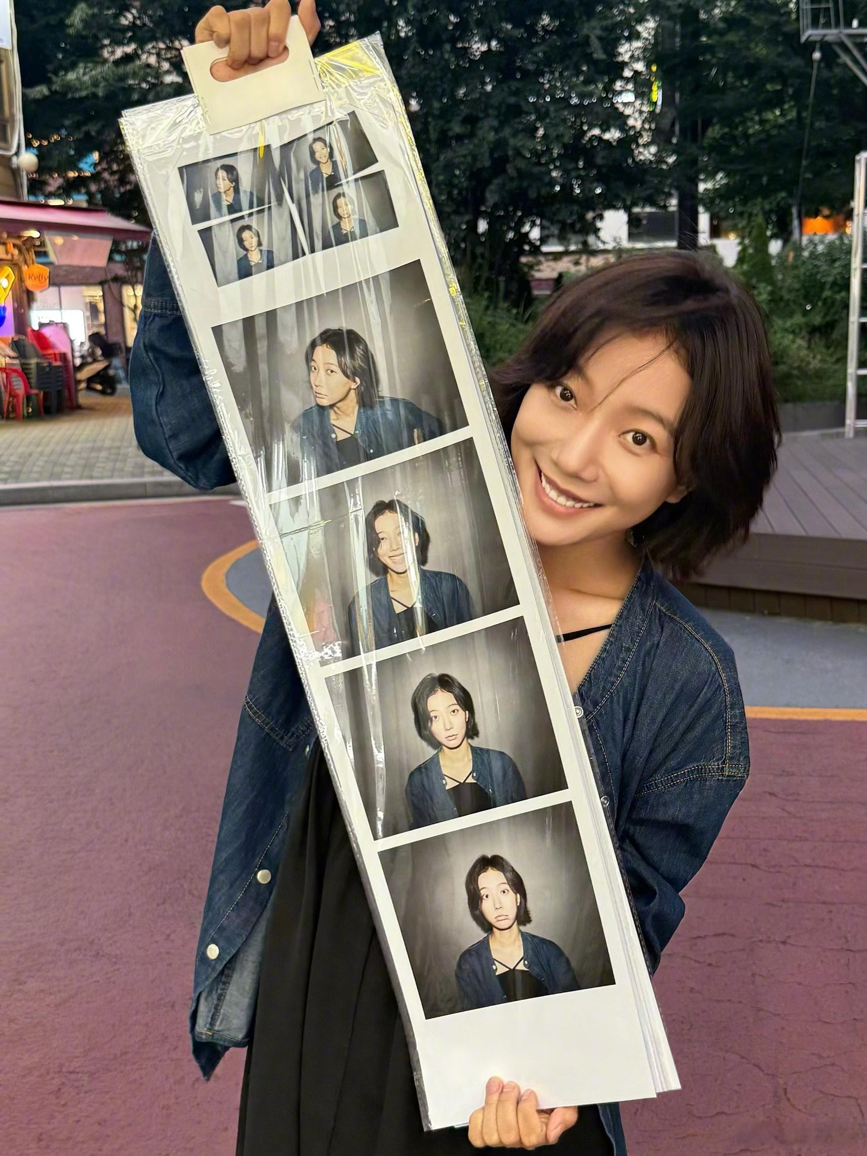 王珞丹一年的库存4小时发完了谁被王珞丹的年度相册戳中了？撸狗、弹吉他、拍晚霞全是