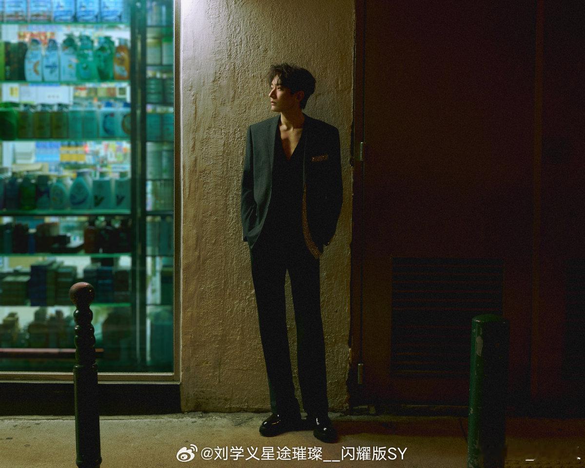 刘学义故事感完成度全靠眼哥哥宝我来啦  好帅喔  今天我要住在微博上了    时