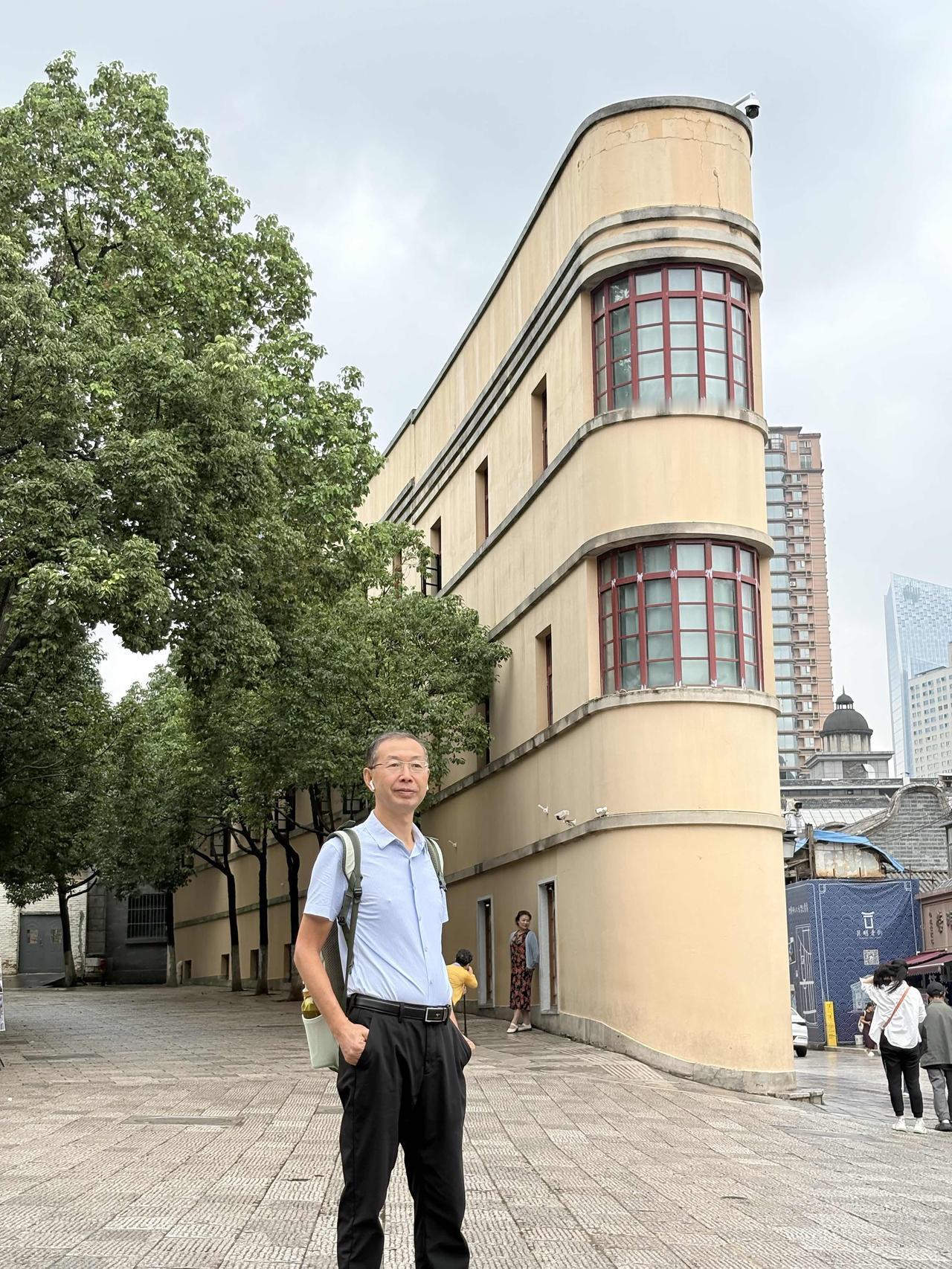 11天游了云南哪些地方哪些景区，有哪些消费？有哪些难忘的经历？

【旅行方式】自