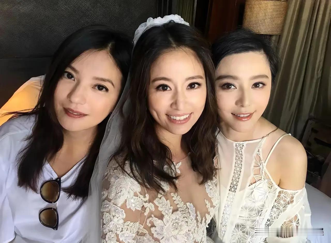 赵薇的借用，林心如写的自己。
只有范冰冰是祝福。
我们在雪花飘落的季节告别，
却