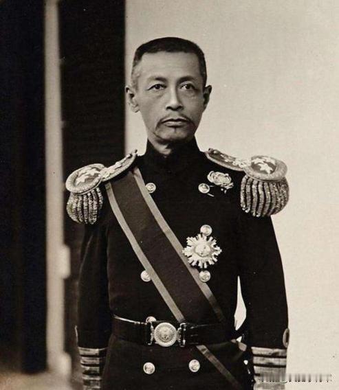 1951年，93岁高龄的前清朝海军总司令萨镇冰在得知志愿军成功击退美军并进攻韩国