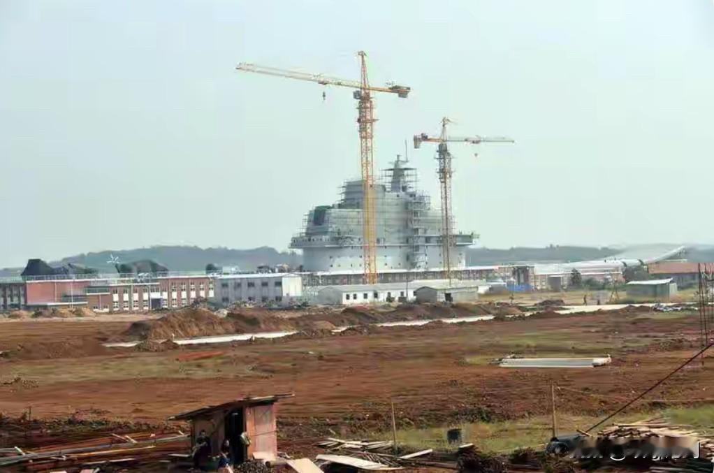 004航母放弃核动力选全电系统？不是技术妥协，而是换道超车的大棋！

很多军迷盼