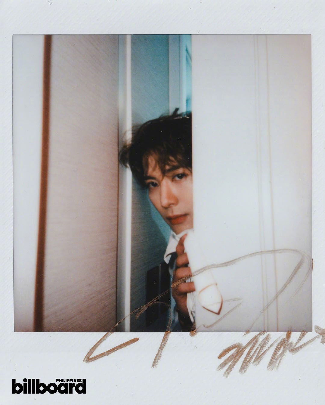 王嘉尔Billboard新封18宫格 最新一组杂志照的卷发形态帅得让人挪不开眼，