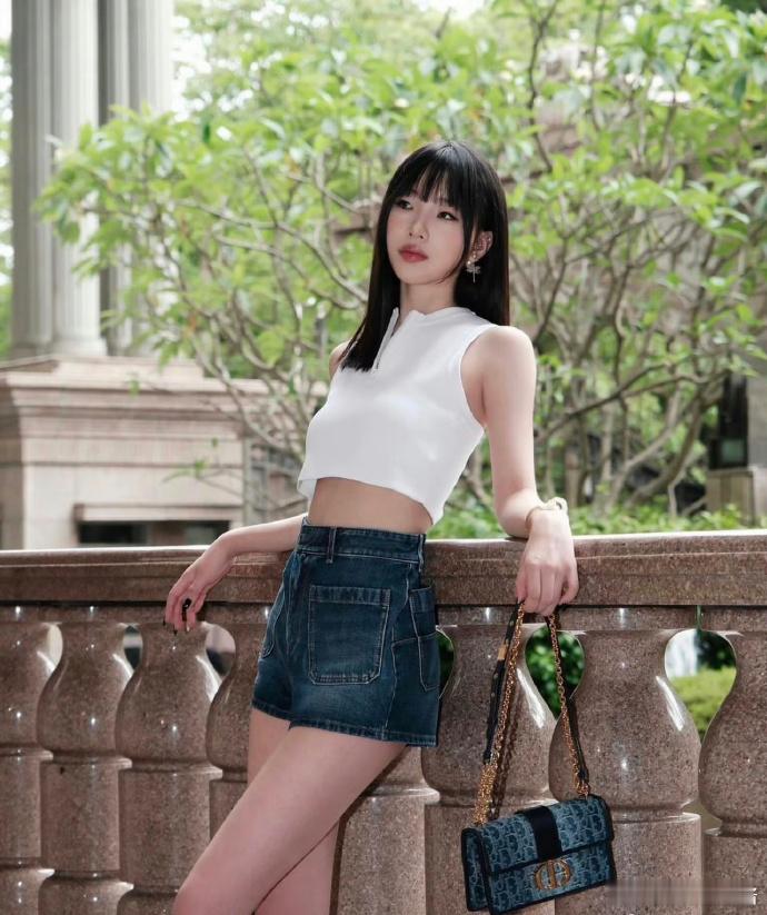  ​小S阴阳怪气大女儿想做的美甲真的笑不活了[笑cry] 刚开始以为她在建议女儿