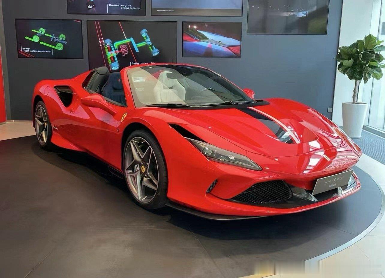 车主有个性 有品味F8 Spider TM 鸳鸯椅 这个如何[doge] ​​​