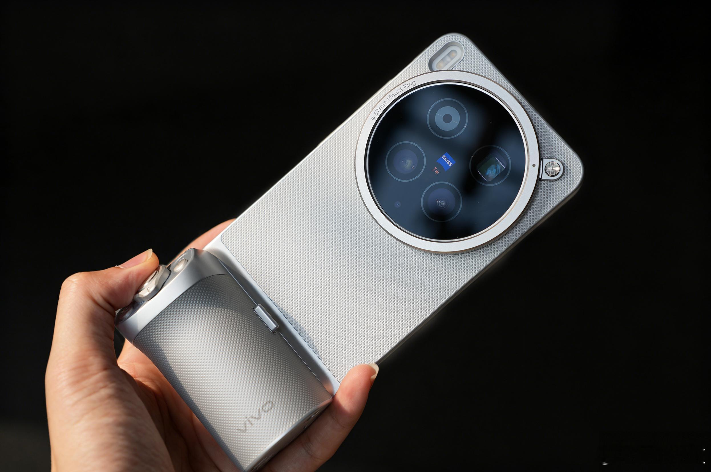 开箱vivo X300 Ultra 大师摄影版！怎么说呢，人生没用过一台顶级Ul