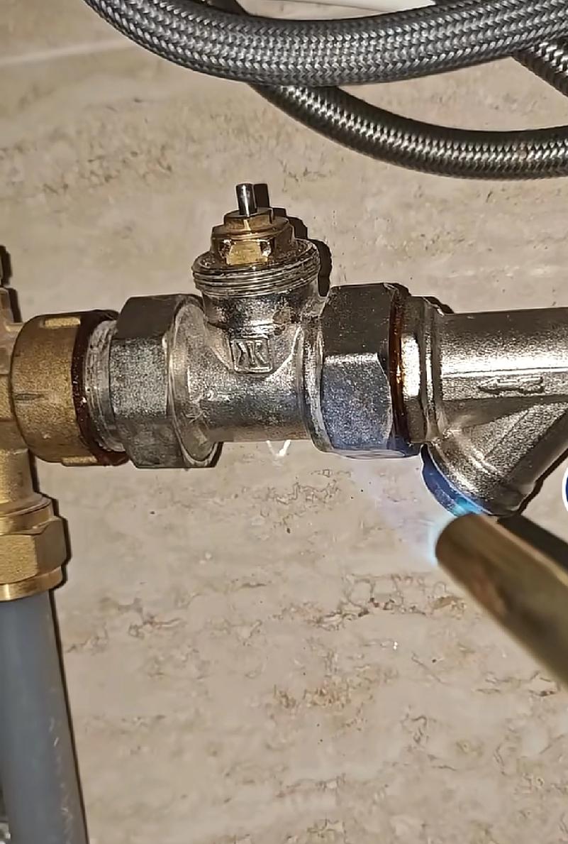 西安的朋友，如果你家里的暖气阀门是这种型号的，建议更换
冬天来了，西安很多朋友反