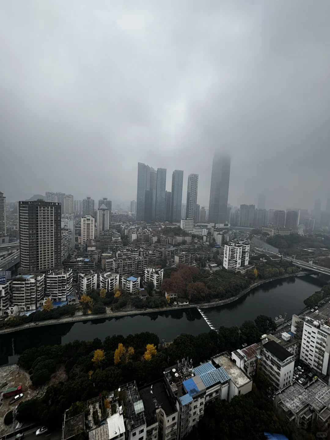 贵阳主城河滨公园旁✅河景大平层实拍攻略