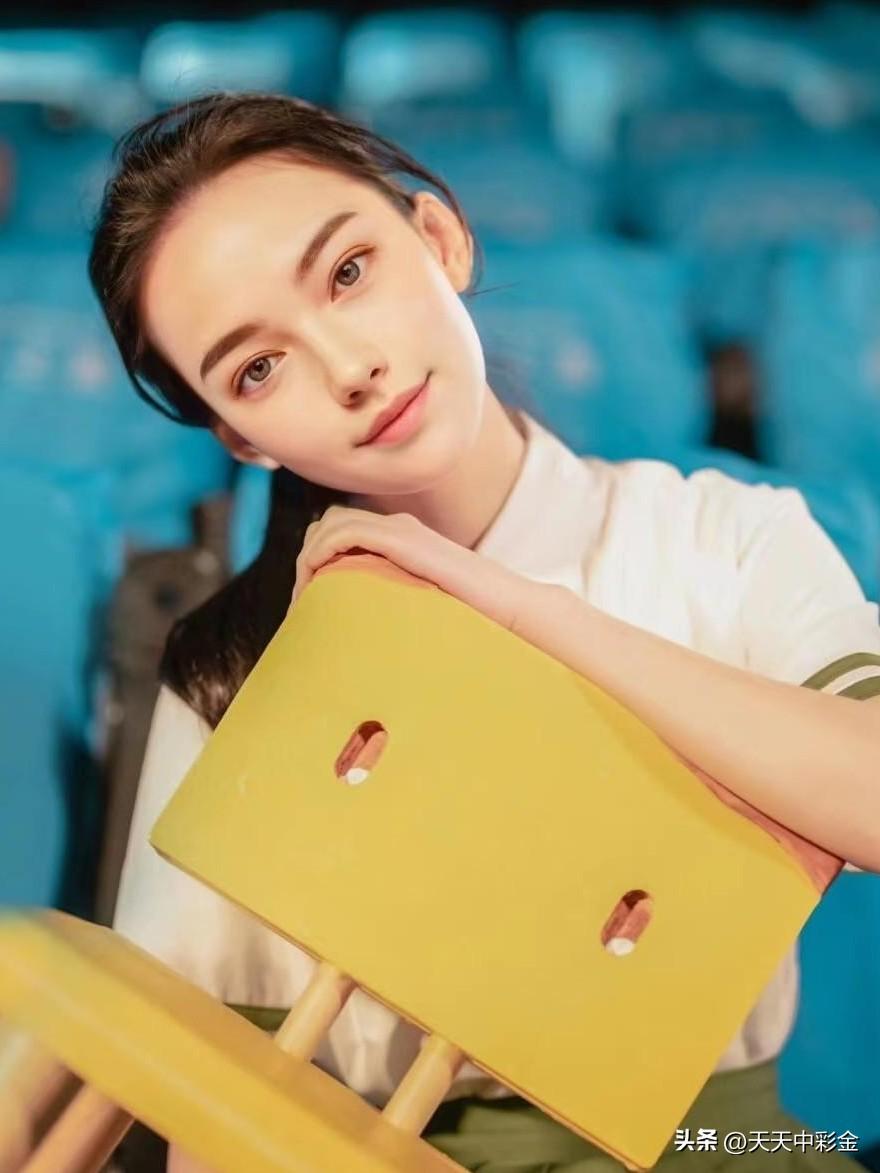 对于那些依赖颜值、流量、程式化表演的演员，冲击是巨大的。但对于真正热爱表演、拥有